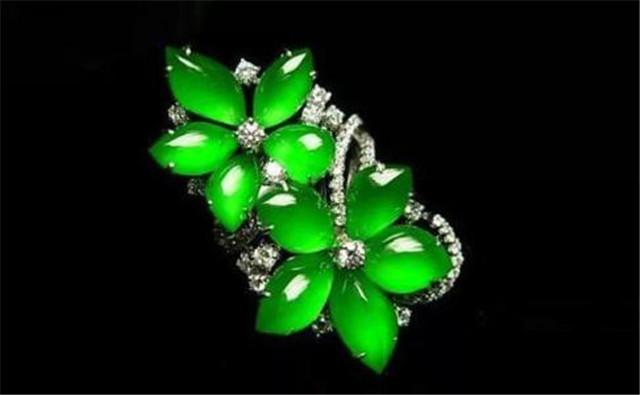 帝王绿翡翠的鉴别方法你知道吗？你需要重点关注这些因素！   第1张