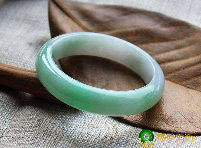 翡翠“翠性”体现在哪方面   第1张