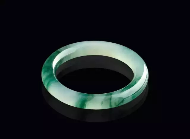 
                翡翠为啥能在中国经久不衰？
   第3张