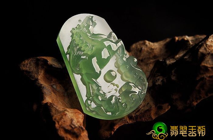 翡翠的喻意有太多太多，你配戴着的翡翠有什么含义呢？   第4张