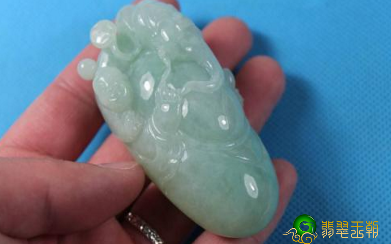 翡翠手把件的恰当盘玩方式,盘玩不太好对翡翠手把件的危害非常大 第3张