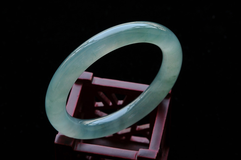 云南省翡翠怎么判断优劣？云南省翡翠有哪些优势   第2张