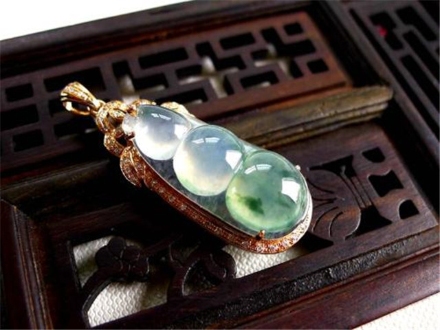 翡翠福豆价格高吗？本文一起来看看它的寓意！   第2张
