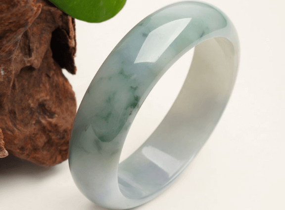 翡翠等级划分很严格，你知道翡翠入门级品质什么意思吗？(图文) 