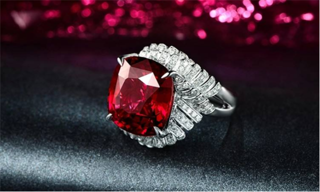 钻石戒指和翡翠戒指哪个好?其实它们各有特色！(图文)   第2张