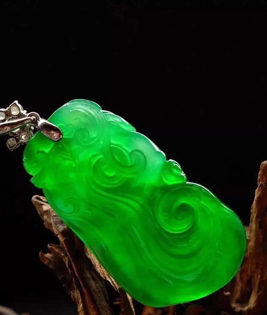 
                不同颜色的翡翠，寓意大有不同！你选对了吗？
 