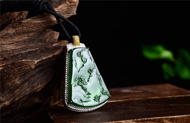 什么样的翡翠品质最好？优质的种水色和做工缺一不可   第2张