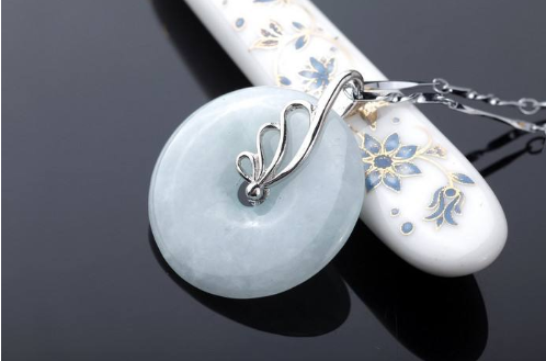 想知道翡翠平安扣吊坠价格,这篇文章你不能错过! 第2张