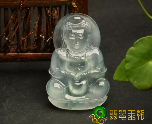 怎么挑选翡翠观音什么样的翡翠观音好   第2张