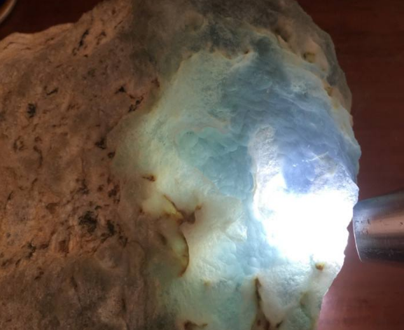 什么影响了翡翠毛料的价值？有的因素你不一定知道   第1张