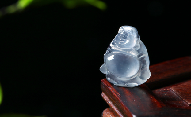 翡翠女士吊坠选佛还是如意？关于它们的寓意，你了解吗？   第2张