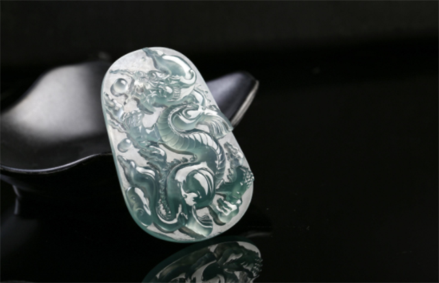 翡翠龙牌适合哪些人戴？为什么说它的寓意很重要！   第3张