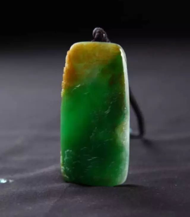 翡翠的雕刻风格都有什么讲究？   第3张