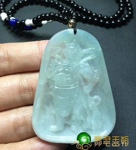 配戴翡翠关公像的喻意是啥 