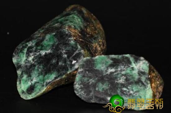 紫罗兰花翡翠的作用和功效都主要表现在哪儿?配戴翡翠对身体的益处 第1张