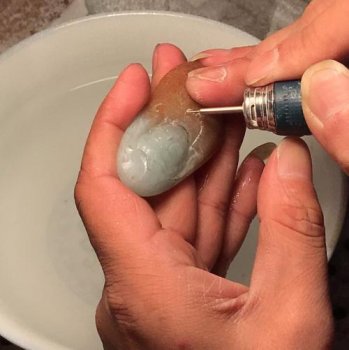 
                翡翠雕琢雕刻工艺的流程专业说明
   第4张