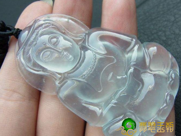 翡翠的水口应当要如何看?选择好的翡翠离不了好的水口 第2张