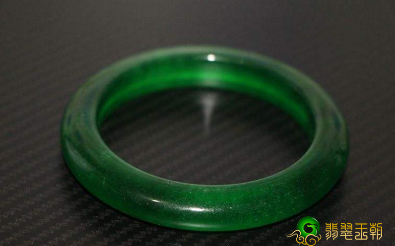 帝王绿翡翠的价钱，翡翠界的高端装饰品   第1张