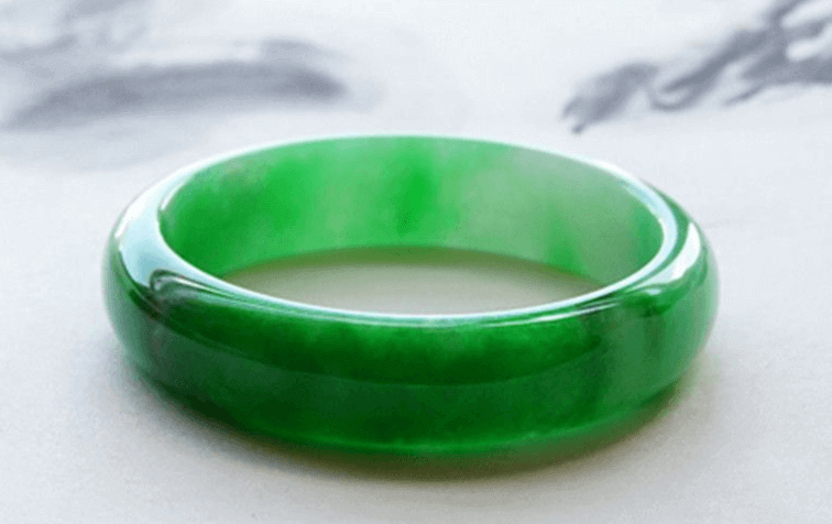 祖母绿手镯价格那么贵，平时怎么保养呢？   第1张