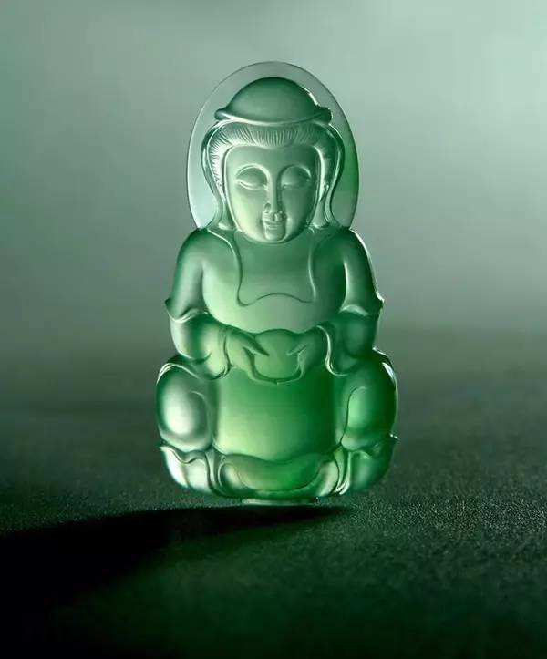 
                能不能买到称心如意的翡翠观音全看这个小技巧了！
   第2张