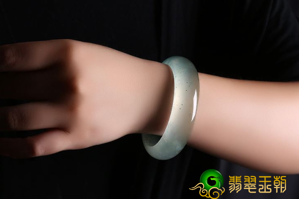 在网上能购到真实的翡翠镯子吗？本文也许能让你参照！   第3张