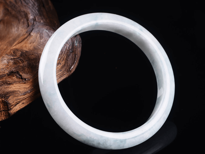 白色糯种翡翠价钱贵不贵？学会挑就不怕买贵！   第2张