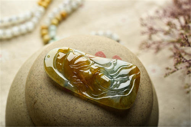 翡翠吊坠款式不会挑？这篇文章不能错过！   第3张