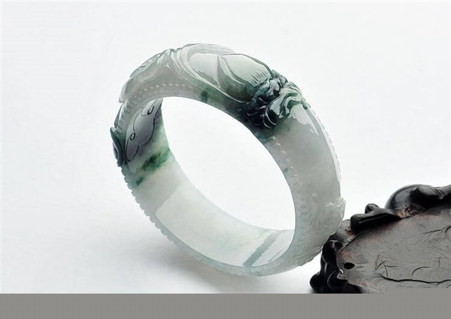 翡翠手镯怎么养才漂亮？大多数的人都不知道这四点！   第2张