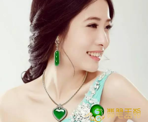 翡翠配戴挑选是重要！那样戴翡翠上百万高货看上去都像普通货   第2张
