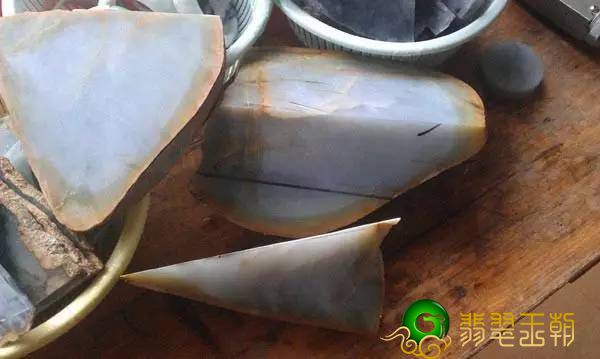 翡翠赌石明明已经涨了，这个步骤却让我的手镯出了裂。   第15张