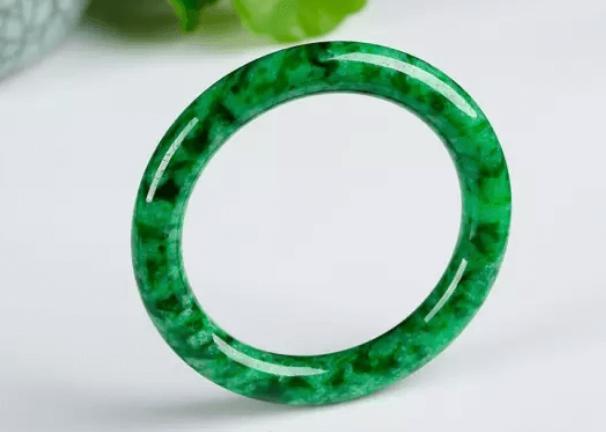 
                花青翡翠手镯多少钱？花青翡翠选购要点有哪些？
   第1张