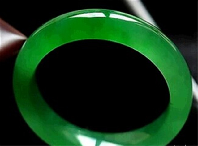如何挑选到中意的翡翠手镯?看完本文你就知道了! 第2张