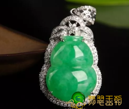 阳绿翡翠是啥 阳绿翡翠详细介绍及文图赏析   第3张