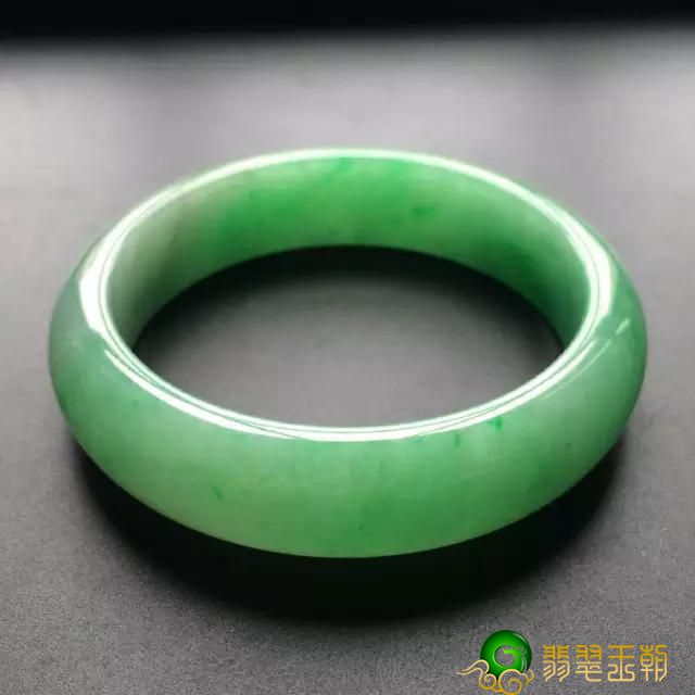 翡翠的价钱全是如何评定的？有“交易经”能够教授给你！   第6张