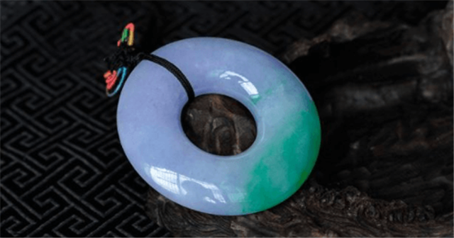 别瞎买平安扣翡翠挂件，它的挑选技巧你知道吗？   第2张