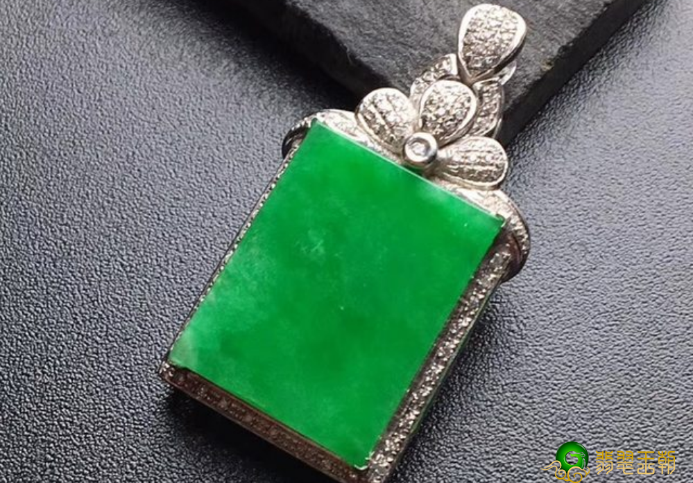 翡翠的价钱能够根据净重来分辨吗?讨论一下怎么判断翡翠的使用价值 第2张