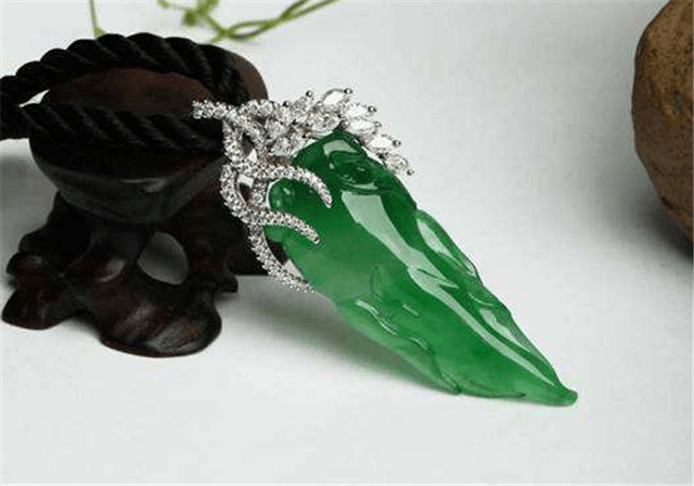 除了翡翠吊坠价格，这些问题你也一定要注意！   第2张