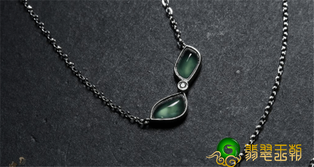 高端油青种翡翠贵吗？原先这里边有学问！   第1张