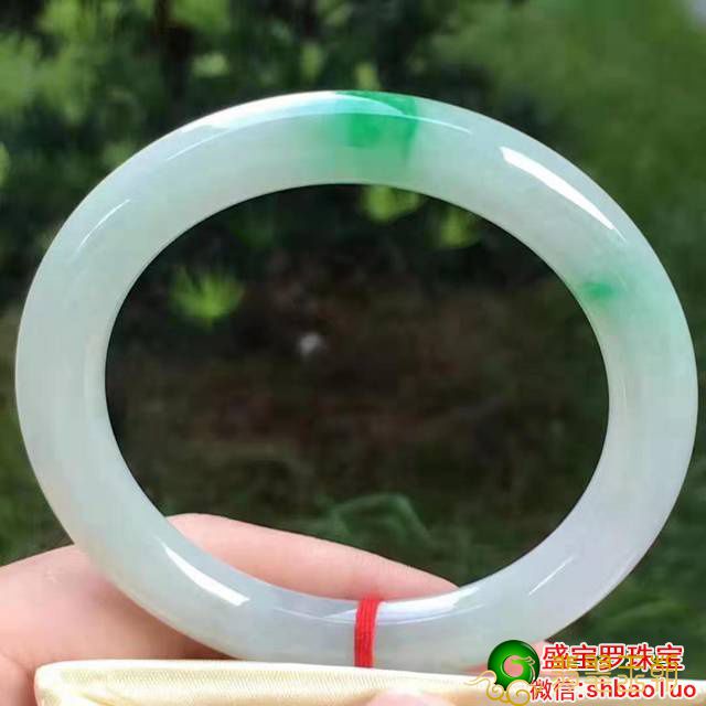 根据翡翠玉手镯价格照片，掌握翡翠镯子贵的缘故   第2张