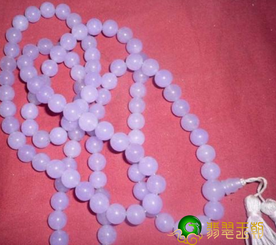 在配戴紫罗兰花翡翠佛串的情况下，有什么是必须大家留意的呢？   第2张