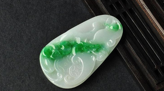 翡翠多少钱一克？关键几招让你看懂它！   第1张