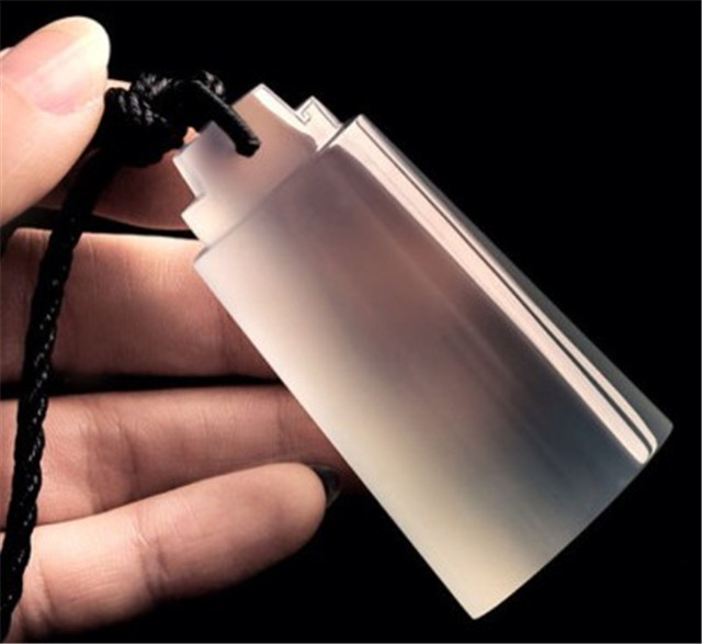 翡翠无事牌的来历是什么？这里面学问可大了！   第1张