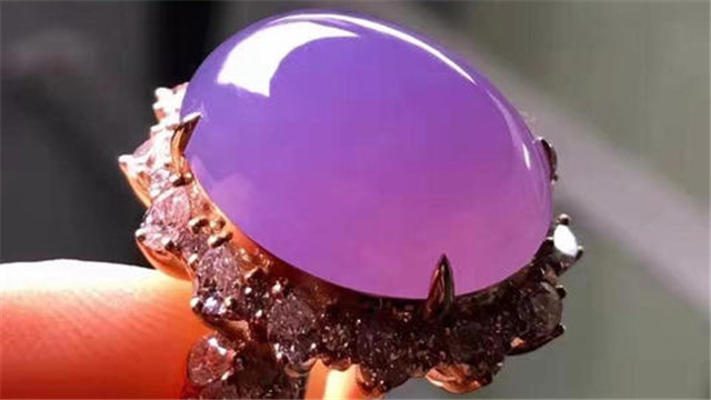 翡翠的铜托大有文章你知道吗？看完你就明白了！   第1张