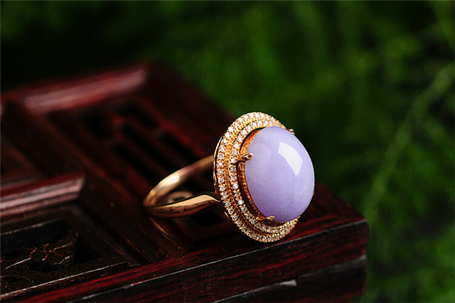 买翡翠戒指注意事项,你知道要怎么挑选吗?(图文) 第5张