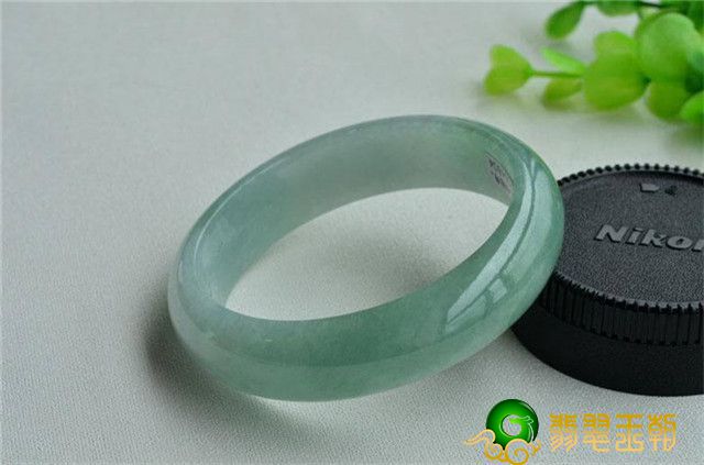 翡翠镯子的购买方法，你掌握是多少！   第1张