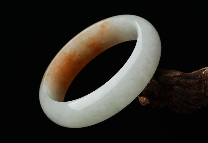 红色翡翠居然有那么多种？哪种红翡手镯更值钱？   第1张