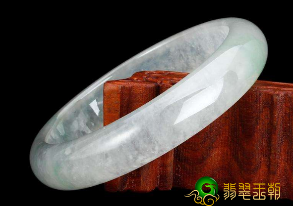 真实促进翡翠风靡的缘故竟然它？翡翠的文化价值反映在哪儿？   第1张