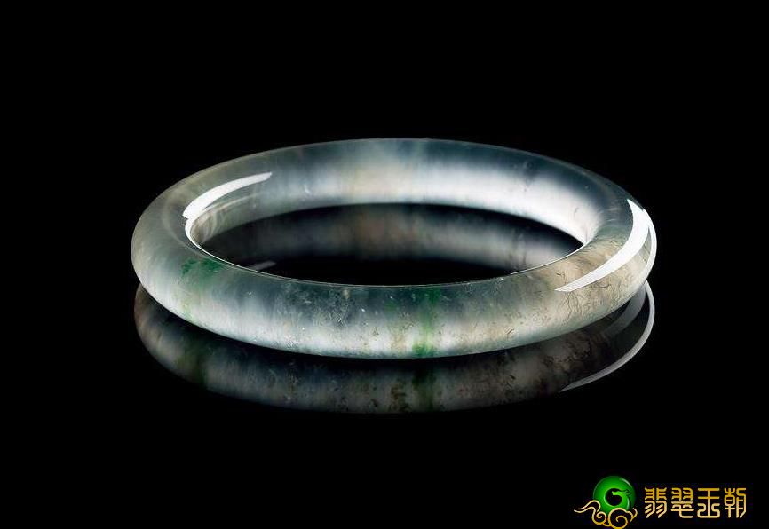 翡翠手镯怎么挑?挑选翡翠手镯要注意什么? 第1张