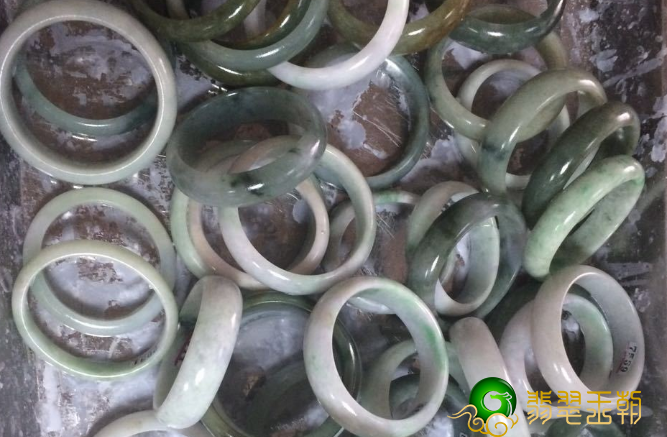 翡翠上蜡和浸蜡的区别，两者之间的巨大区别   第2张
