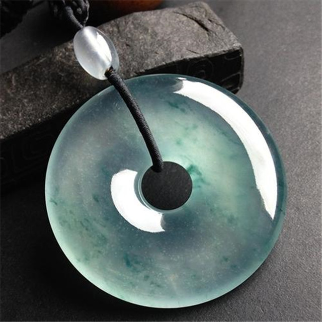 冰种翡翠价格是多少?讲一讲它与玻璃种翡翠的区别! 第2张